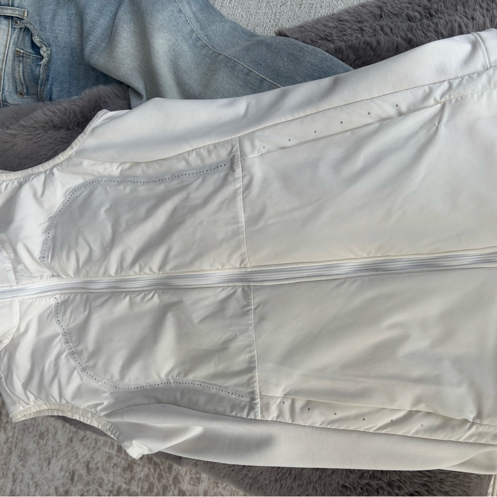 Lululemon Women's White Sleeveless Jacket size 6